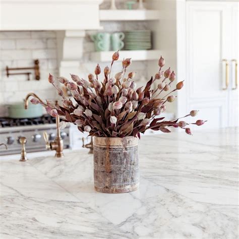 40 Beautiful And Elegant Kitchen Island Centerpieces You Will Love