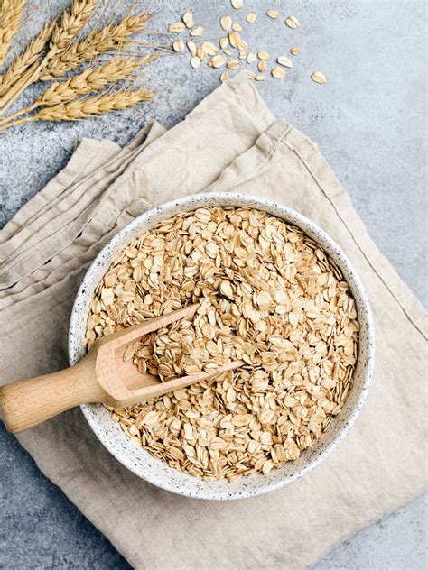 How to Add Raw Oats to Smoothies (with a recipe!) - Sip Sip Smoothie