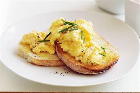 scrambled eggs on toast healthy