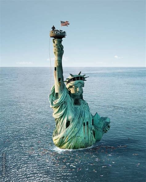纽约大风暴雨和照明中的自由女神像 库存照片. 图片 包括有 历史记录, 创造性, 气候, 海洋, 养蜂家 - 135404442