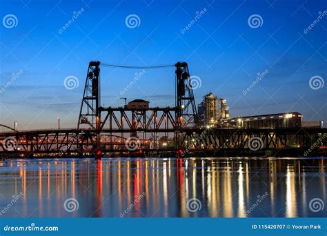 Portland, Oregon View of the Steel Bridge on the Willamette River Stock ...