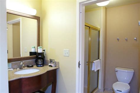 HAMPTON INN BY HILTON LITCHFIELD - Hotel Reviews, Photos, Rate ...