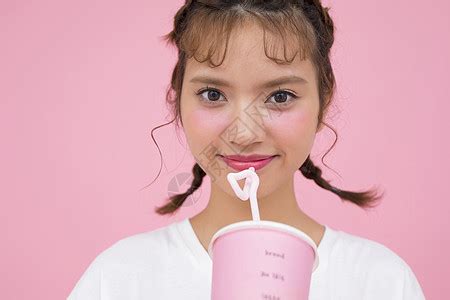 女生喝奶茶图片-女生喝奶茶图片素材免费下载-千库网