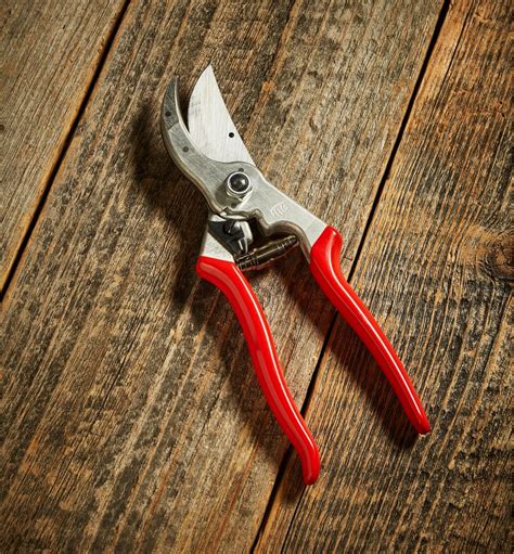 Felco #2 Classic Pruner - Lee Valley Tools