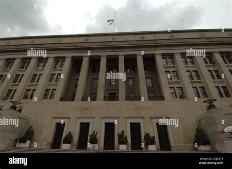 Main Interior Building 的图像结果