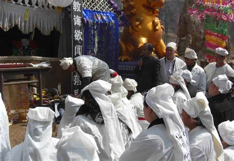 Funeral Etiquette: What to Wear & What to do — Gentleman's Gazette