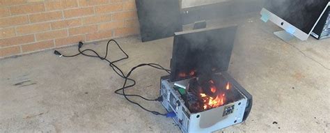 Computer Old Exploding 的图像结果