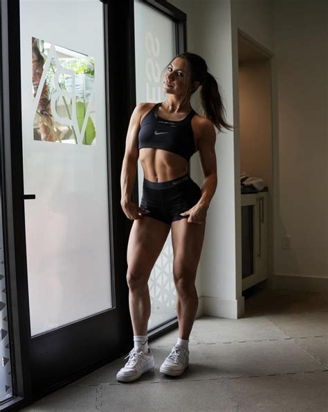 Summer Farage - Fitness model and trainer : r/athletic_ladies