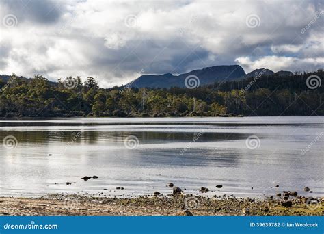 St Clair Tasmania do lago foto de stock. Imagem de bonito - 39639782