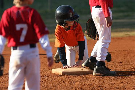 Kids Playing Baseball 的图像结果