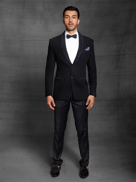 Black suit with textured fabric – Rechannel Fashions