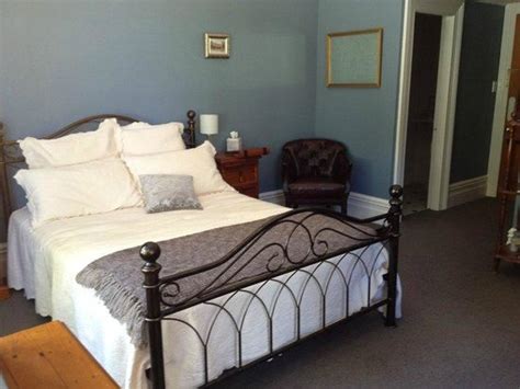 HOLLY MANOR (Christchurch) - B&B Reviews & Photos - Tripadvisor
