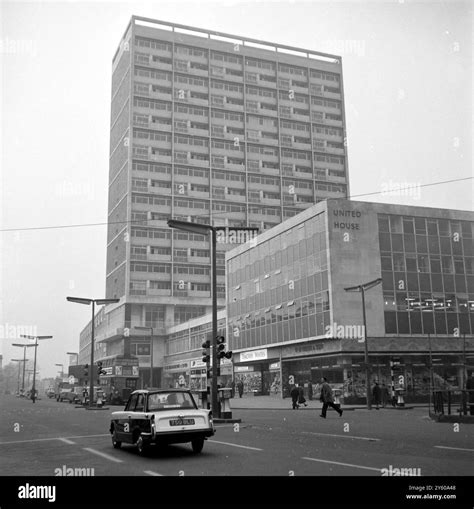 HOUSING FLATS BEING BUILT LONDON 27 JANUARY 1961 Stock Photo - Alamy