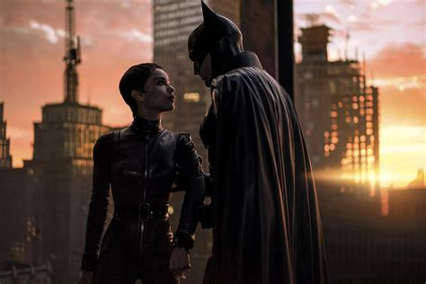 Bruce Wayne & Catwoman Have A Rooftop Rendezvous In The Batman Image