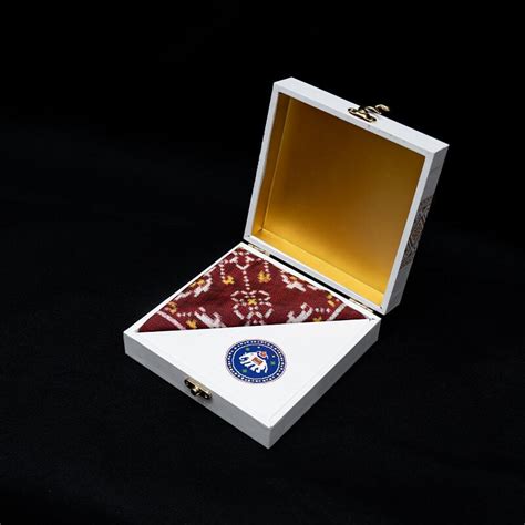 Double Ikkat Pocket Square Chhabdi – My Store