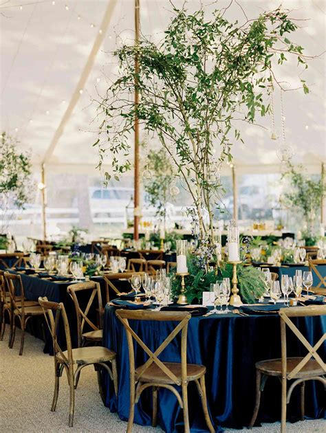 Gold and navy blue wedding decor | Beachweddingtips.com