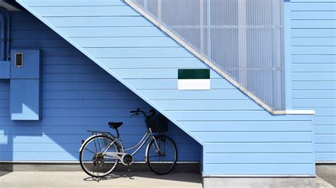 Download wallpaper 2560x1440 bicycle, building, architecture widescreen ...