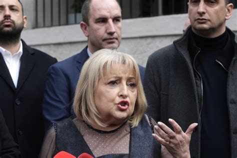 Preokret oko novog pravilnika u školama nakon Vučićeve molbe ...