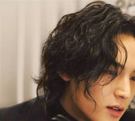 Popular South Korean hairstyles and haircuts for men in 2023