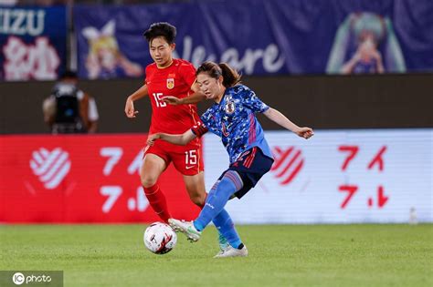 高清：东亚杯中国女足VS日本队 王珊珊与对方拼抢-搜狐大视野-搜狐新闻