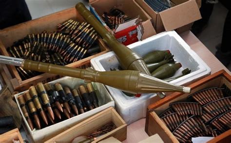 军械发烧友家中藏800余枚弹药(组图)-搜狐滚动