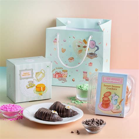 Order Holi Special Premium Gift Hamper Bag at Best Prices in India ...