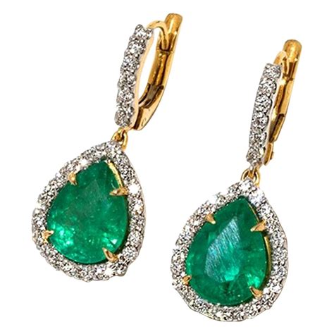 Emerald Drops and Diamonds Earring in 18 Karat Yellow Gold For Sale at ...