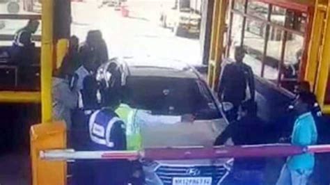 नोएडा: टोल टैक्स मांगने पर दबंगों ने कर्मचारी को पीटा, CCTV में कैद ...