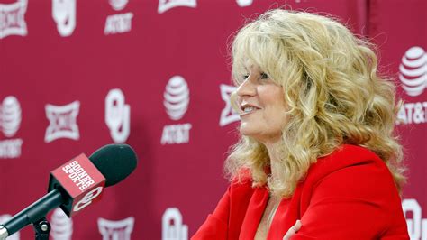 Oklahoma women's basketball coach Sherri Coale retires from Sooners