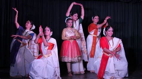 Meet 16-Year-Old Girl Who Lost Her Leg To Cancer But Kept Her Dance ...