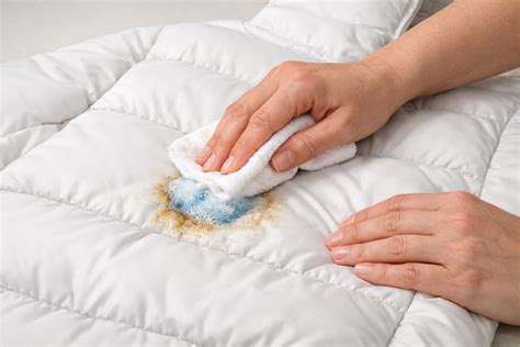 How to Remove Stains from a Puffer Jacket Without Washing?