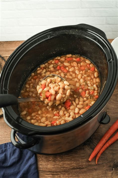 Slow Cooker White Bean Soup - I Heart Vegetables
