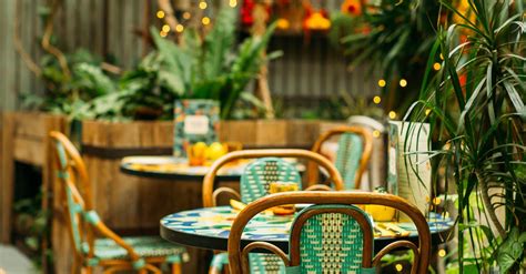 Outdoor Cafe 的图像结果