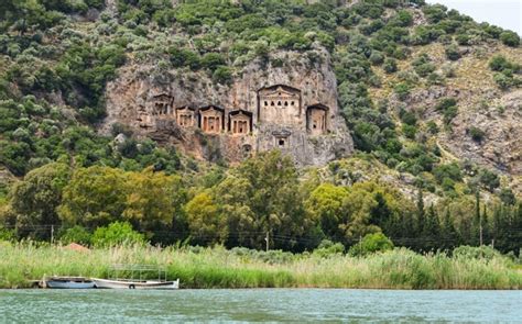https://www.dalyanvesperahotel.com/img-page/thumb-l-344-dalyan-rock-tombs.jpg