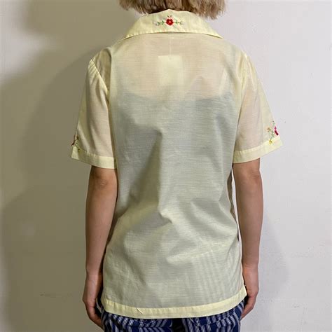 70s yellow Chine flower embroidery shirt | LEMON