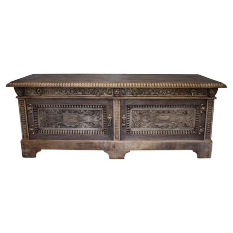 Buffet espagnol du 19ème siècle En vente sur 1stDibs