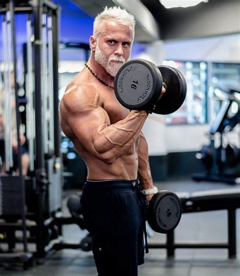This 35-year-old fitness pro intentionally looks twice his age ...