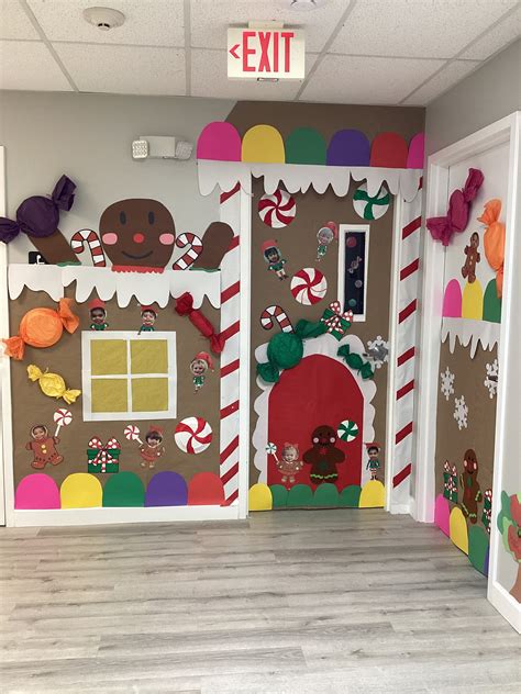 Pin by Andreea on Activități preșcolari | Holiday classroom decorations ...