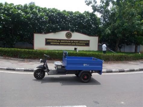 E-Rickshaw Loader and Utility Vehicle - Battery Operated Bricks Loader ...