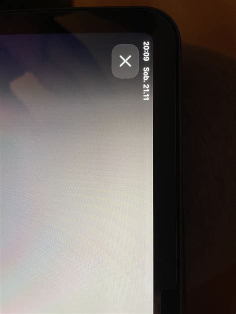 iPad Pro 12.9 2018 - white discoloration around the edge of the screen ...