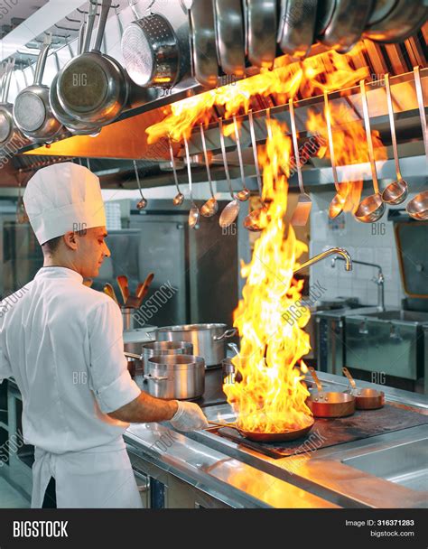 Cooks Kitchen 的图像结果