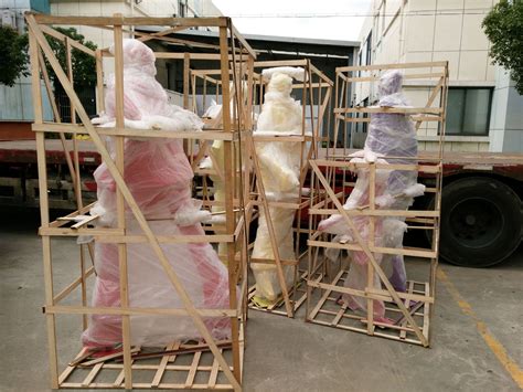 玻璃钢人物雕塑制作流程-方圳雕塑厂