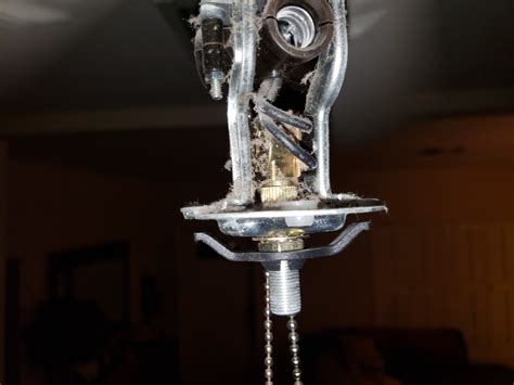 Disassembling Hunter Oscillating Fan 的图像结果