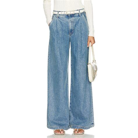 Baggy and loose pants every woman should have in her wardrobe