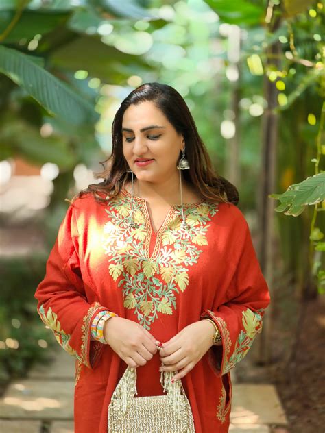 Buy Latest Rust Chinar Kashmiri Aari Work Phiran Online | Kashmir Box ...