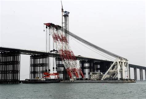 世界首座海上大跨径自锚式悬索桥合龙