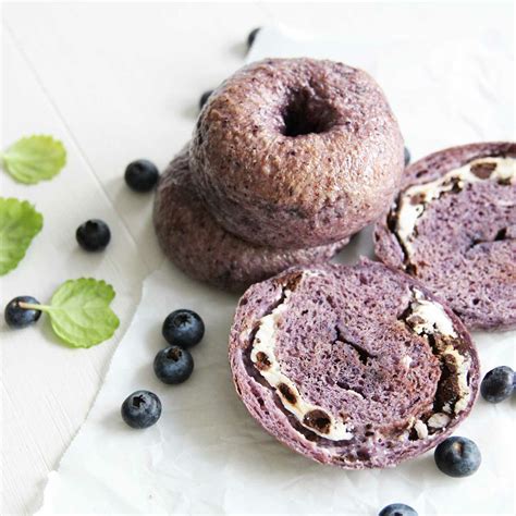 Chocolate Chip Blueberry Bagels (Easy, Cream Cheese Stuffed Bagel ...