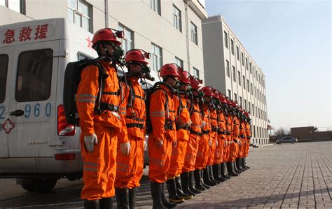 矿山救护队进行冬季应急救援拉练-内蒙古太西煤集团股份有限公司