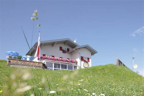 ALPENGASTHOF BRUNELLA STUBLE (Gurtis) - Guesthouse Reviews & Photos ...