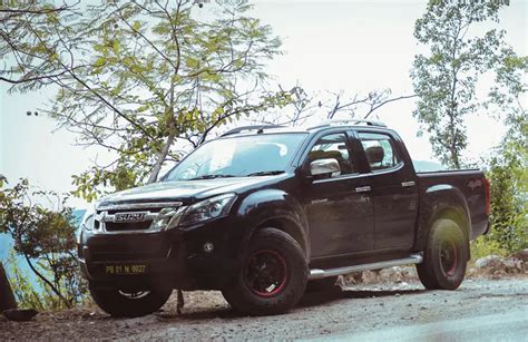 Self Drive Isuzu Dmax Vcross 4X4, Delhi Wedding Cars
